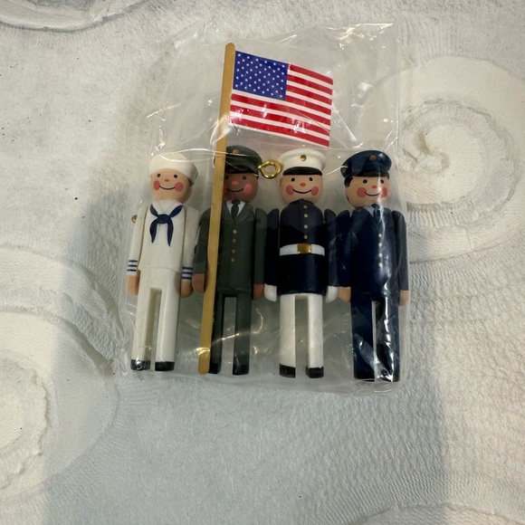 Hallmark Military on Parade  Ornament new - Picture 3 of 3